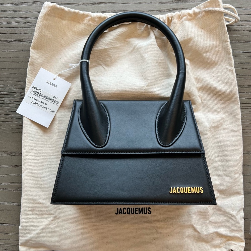 JACQUEMUS - The large Chiquito